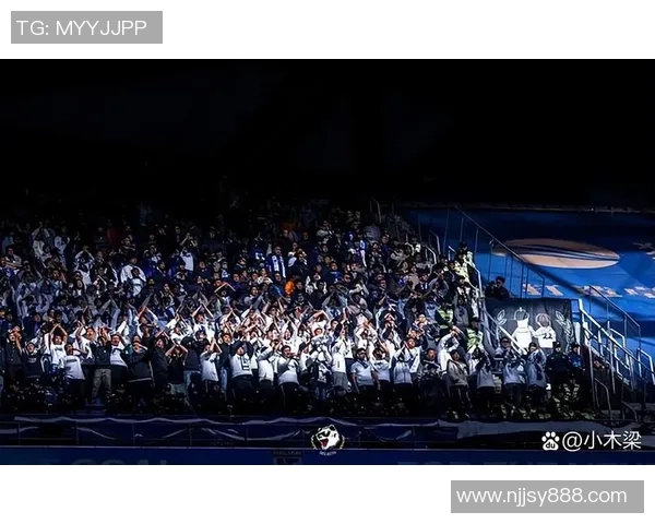 足球比赛看台上的激情与欢呼如何点燃球迷心中的热爱与团结